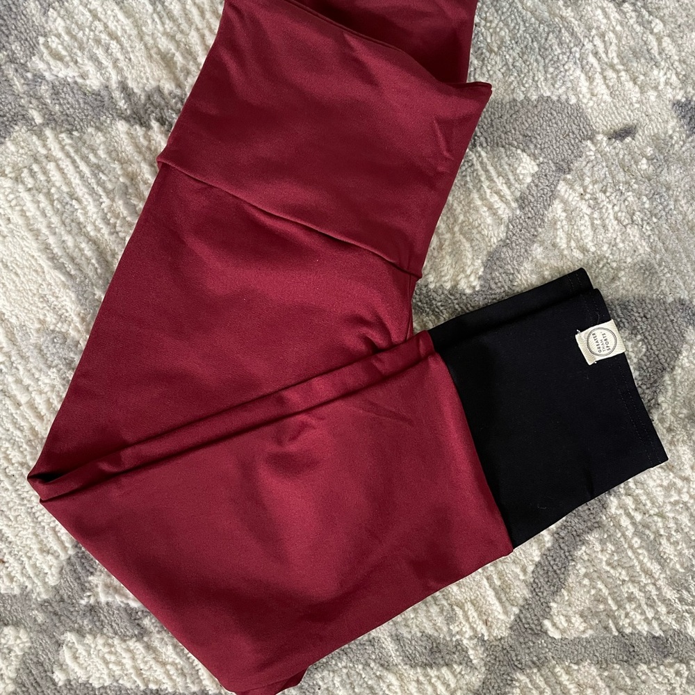 GTS Maroon Capri Yoga Pants